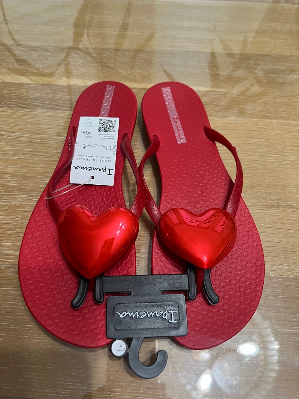 Ipanema Red Heart Jelly Flip Flops. NWT Size 8
